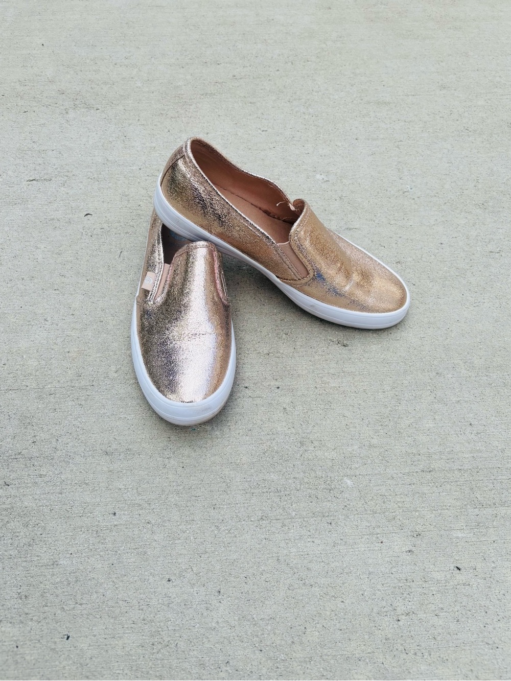Guess Metallic Rose or light bronze Slip-On Loafers in Rose Gold size 8